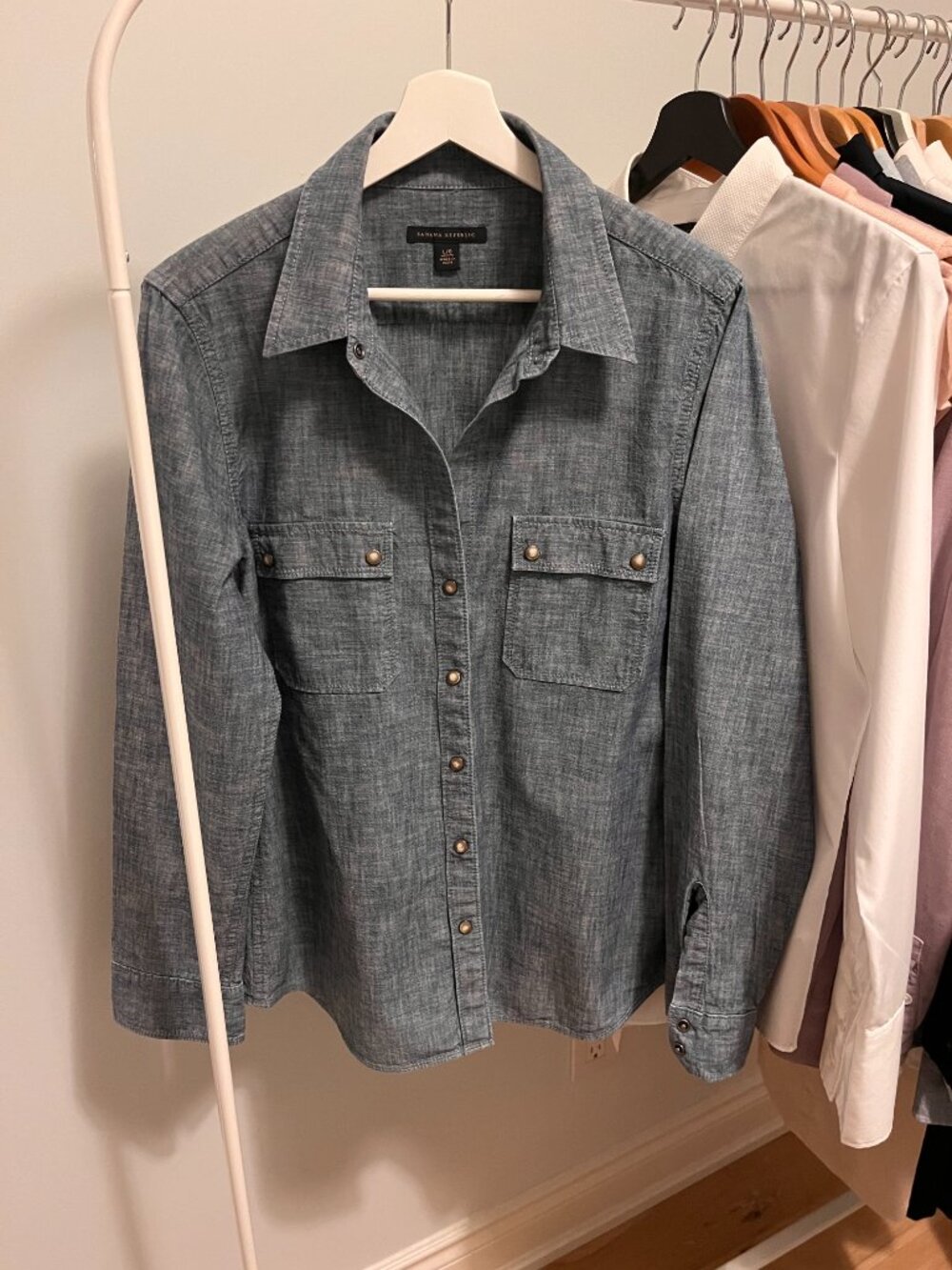 BANANA REPUBLIC DENIM CHAMBRAY, DARK BLUE SHIRT, SZ L, 100% COTTON - Picture 2 of 9